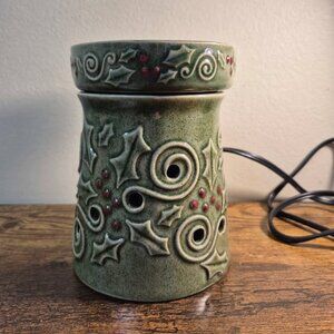 Scentsy Holiday Wax Warmer – Holly Leaves & Berries – Ceramic